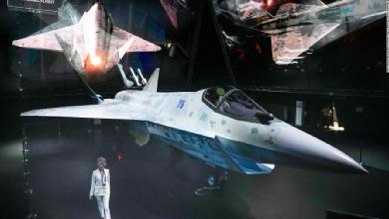 Rusya, Yeni 'Checkmate' Savaş Uçağını Tanıttı