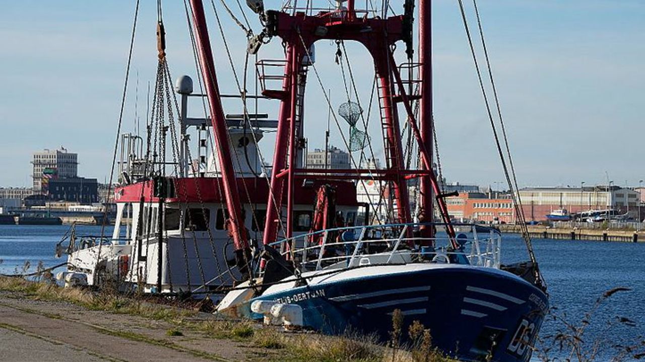 İngiliz Balıkçı Teknesinin Sahipleri, Ayrılmadan Önce 150.000 € Ödeme Emri Verdi