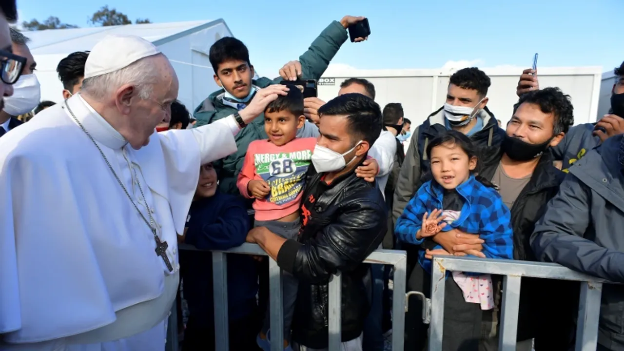 Papa, “Midilli Ziyaretinde Göçmenleri Siyaset İçin İstismar Etmeyin” Dedi