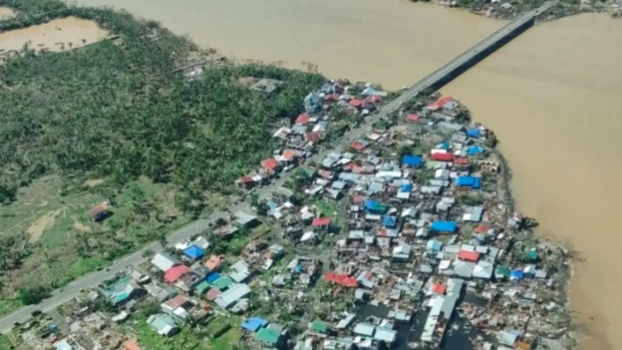 Tayfunun Vurduğu Filipinler'de 'Umutsuz' Su ve Yiyecek İhtiyacı