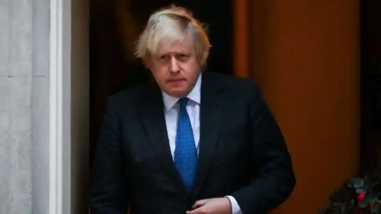 Başbakan Johnson, İngilizleri Noel İçin COVID-19 Aşısı Almaya Çağırıyor