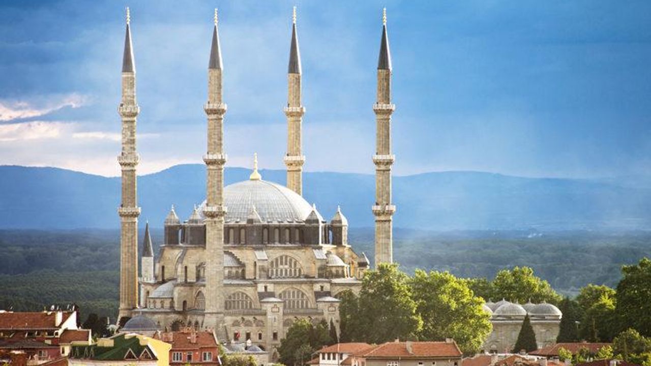 Selimiye Camisi Meydanında Tarihi Kalıntılar Çıktı