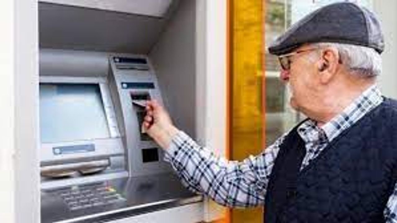 Emekli Olanlar Mutlu Olacak: Bankalara Koşarak Gidiyorlar, Son Dakika 10.000 TL Ödeme Geliyor