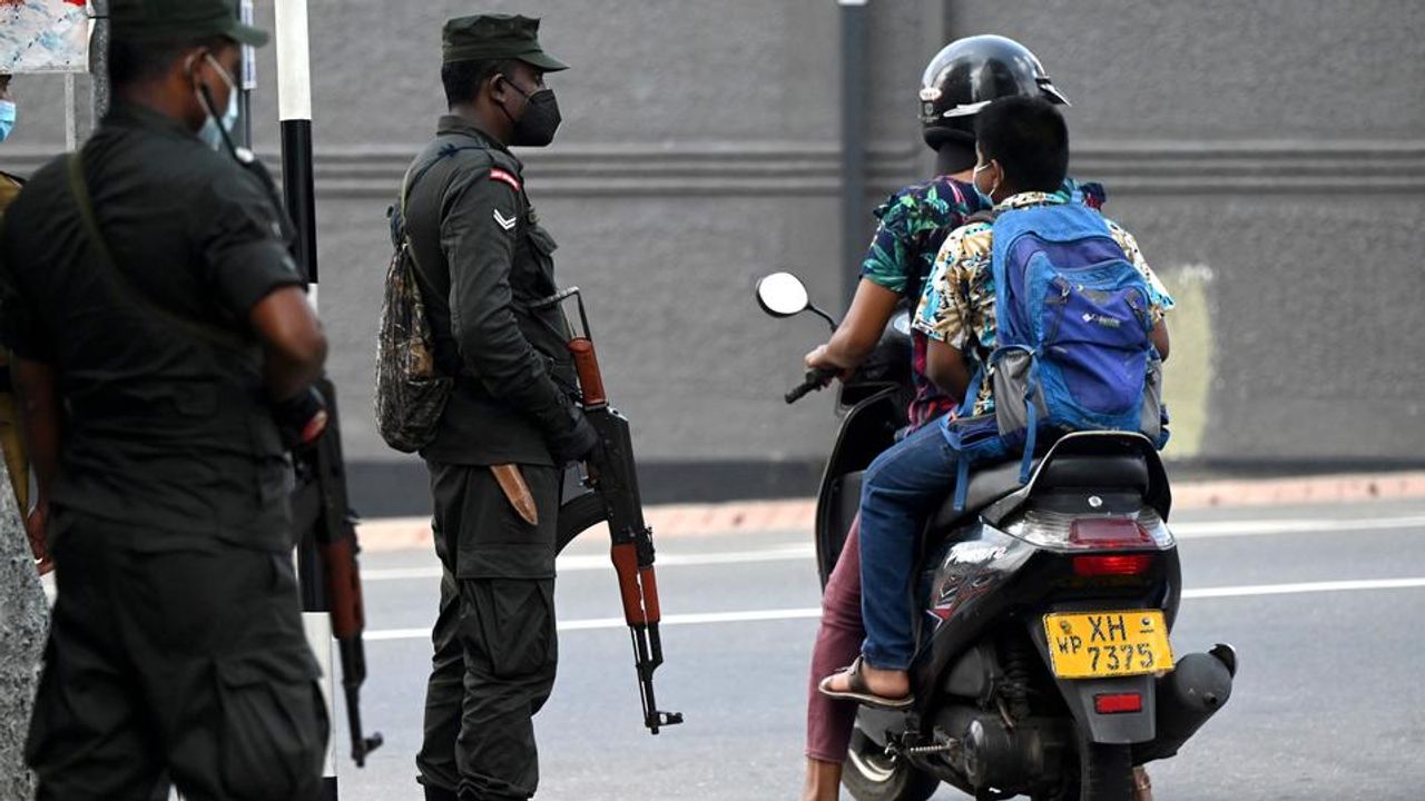 Sri Lanka Polisi Huzursuzluğu Bastırmak İçin 36 Saatlik Sokağa Çıkma Yasağı Uyguluyor