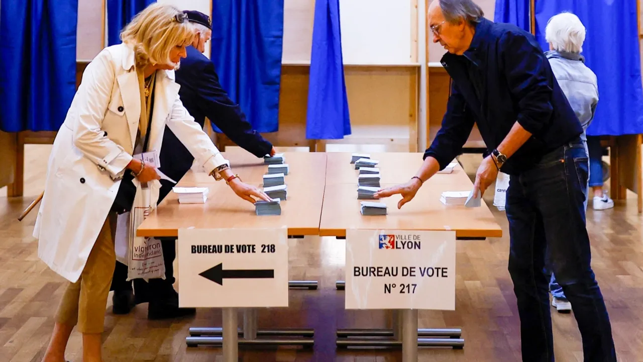 Fransa Seçimleri 2022: Cumhurbaşkanlığı İkinci Turunda Oylama Devam Ediyor