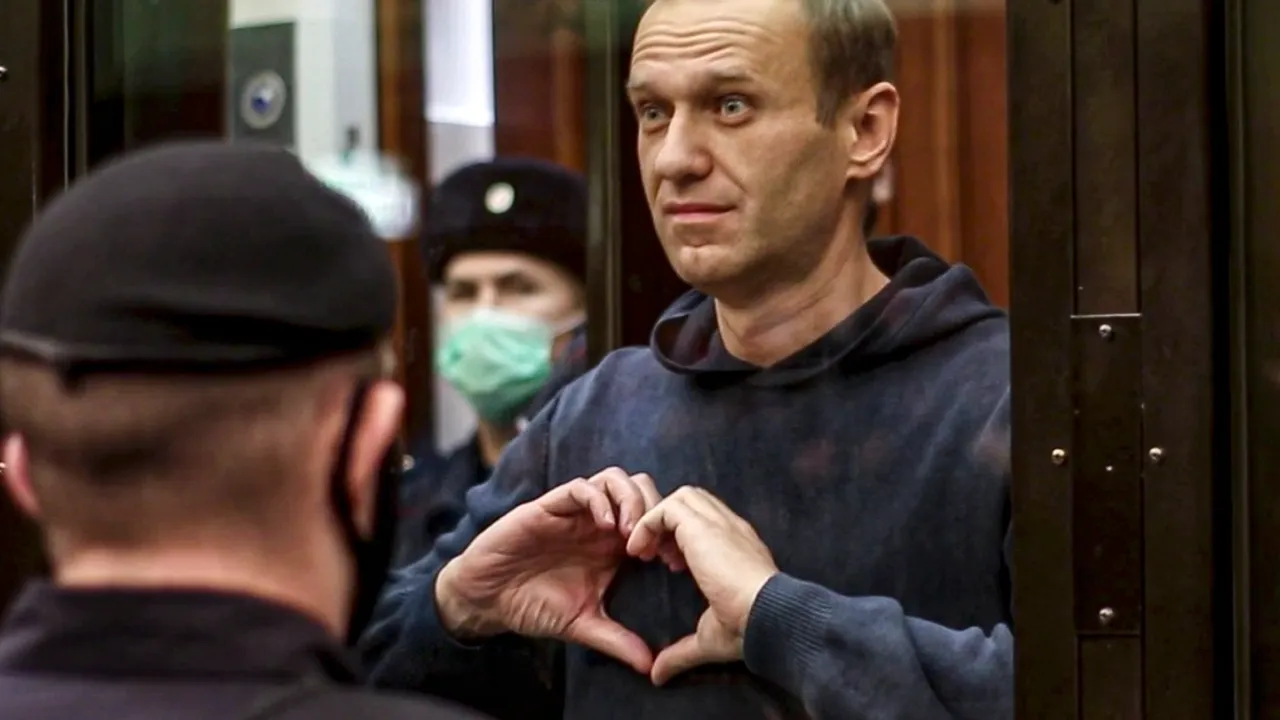 Hapisteki Putin Eleştirmeni Navalni, Fransa'yı Macron'a Oy Vermeye Çağırdı