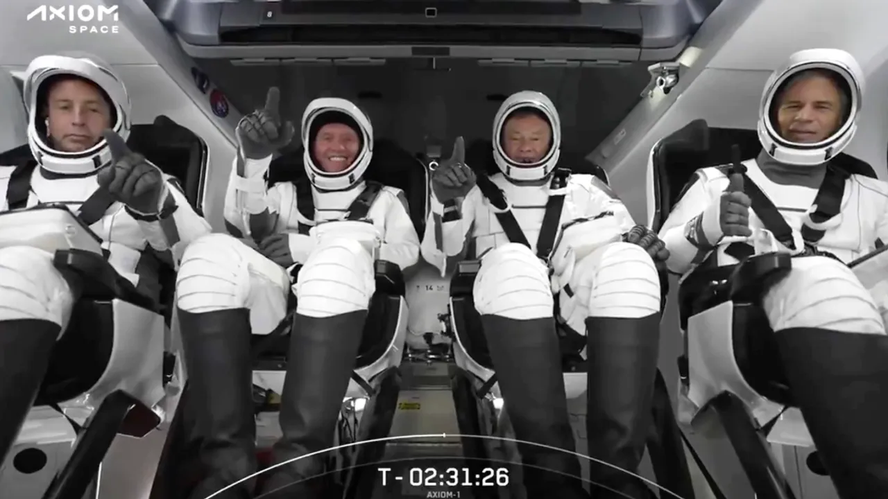 Tamamen Özel Astronot Ekibi Uzaya Çıktı