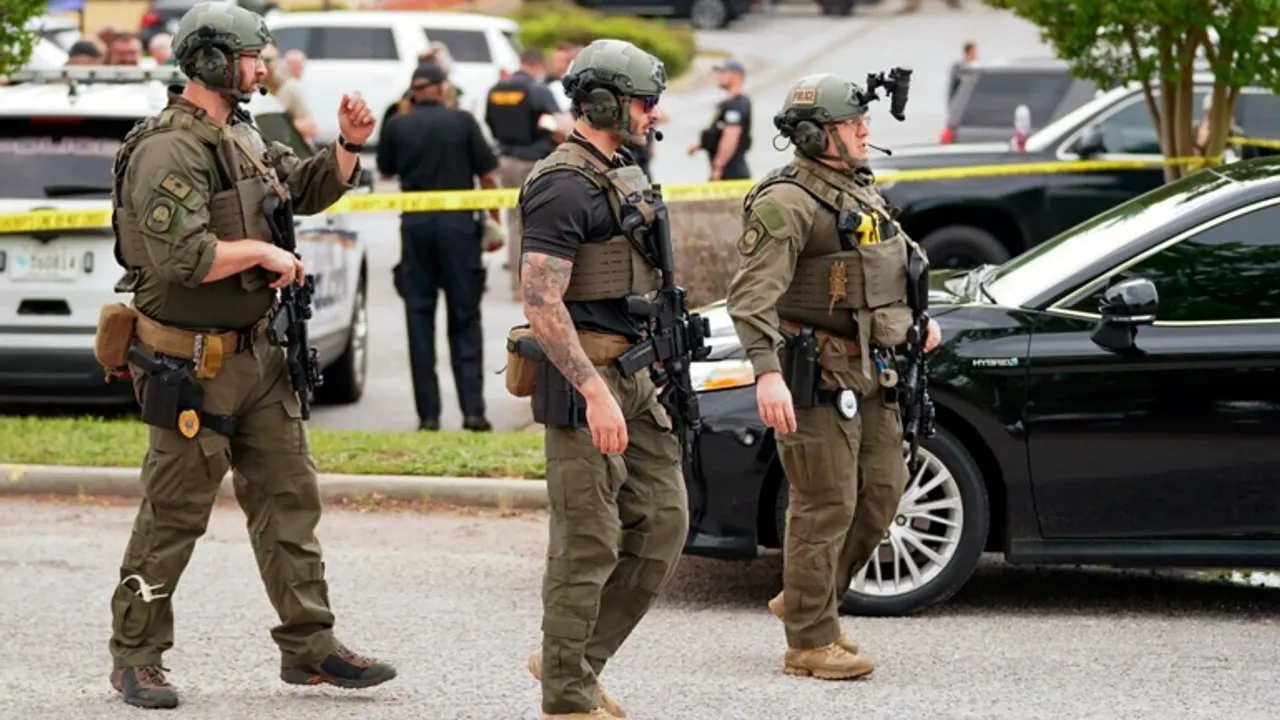 ABD'nin Güney Carolina Eyaletinde Bir Alışveriş Merkezine Düzenlenen Silahlı Saldırıda En Az 14 Kişi Yaralandı