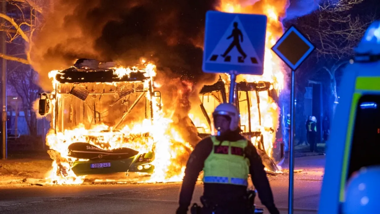 İsveç'te Kur'an'ın Yakılması Ortalığı Karıştırdı