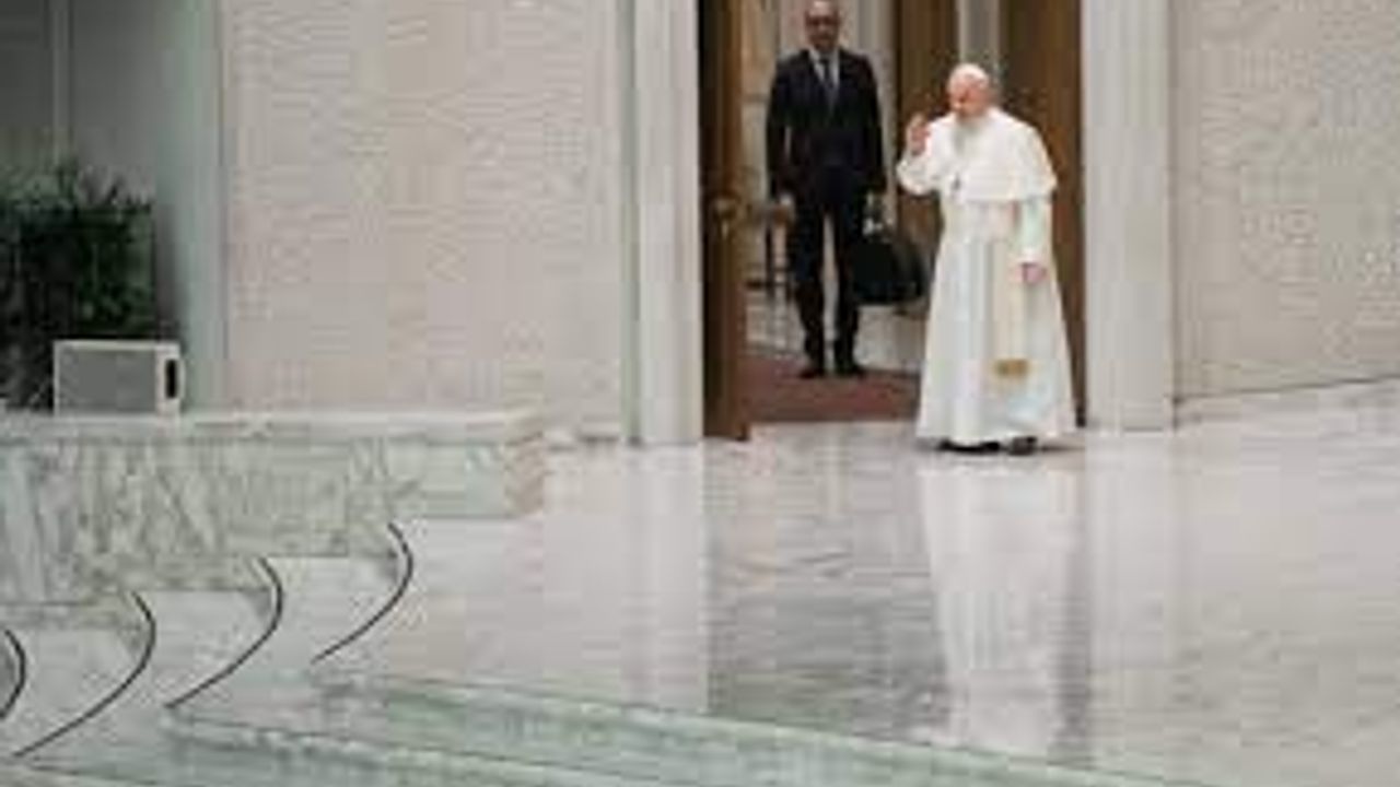 Papa, Okul Suistimalleri İçin Özür Diledi