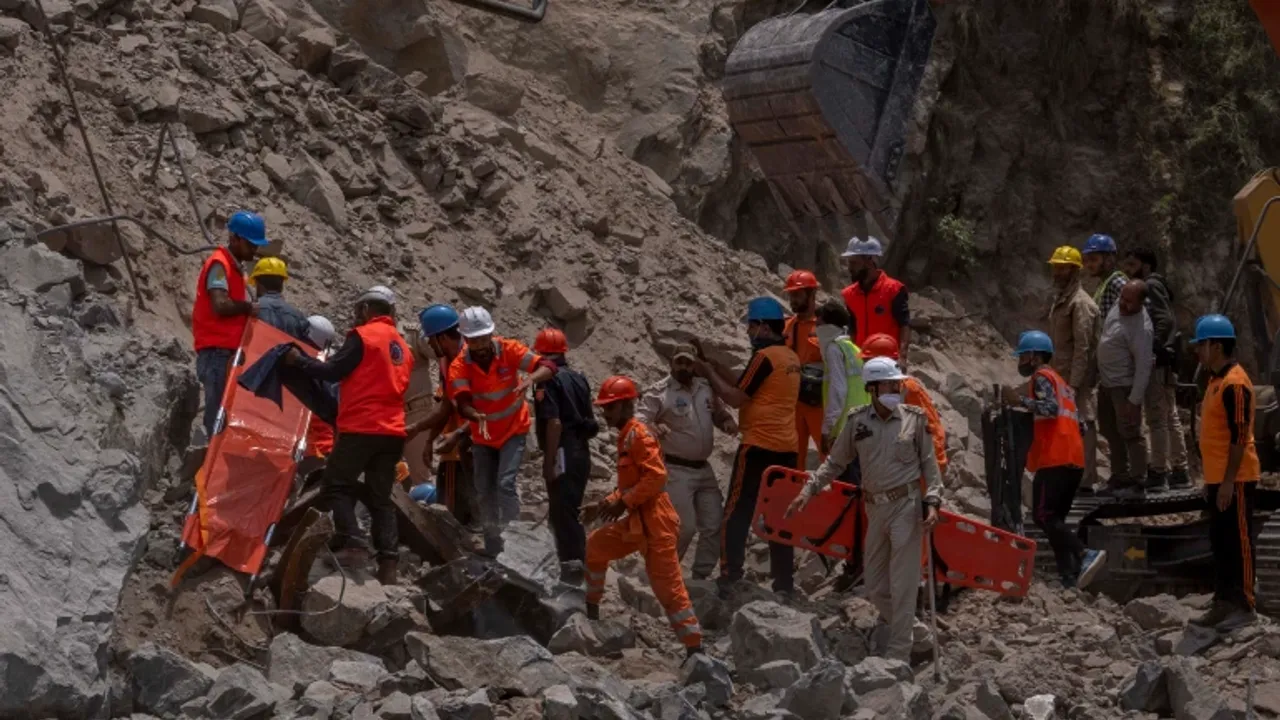 Keşmir'deki Tünel Çökmesinde Ölü Sayısı 10'a Yükseldi