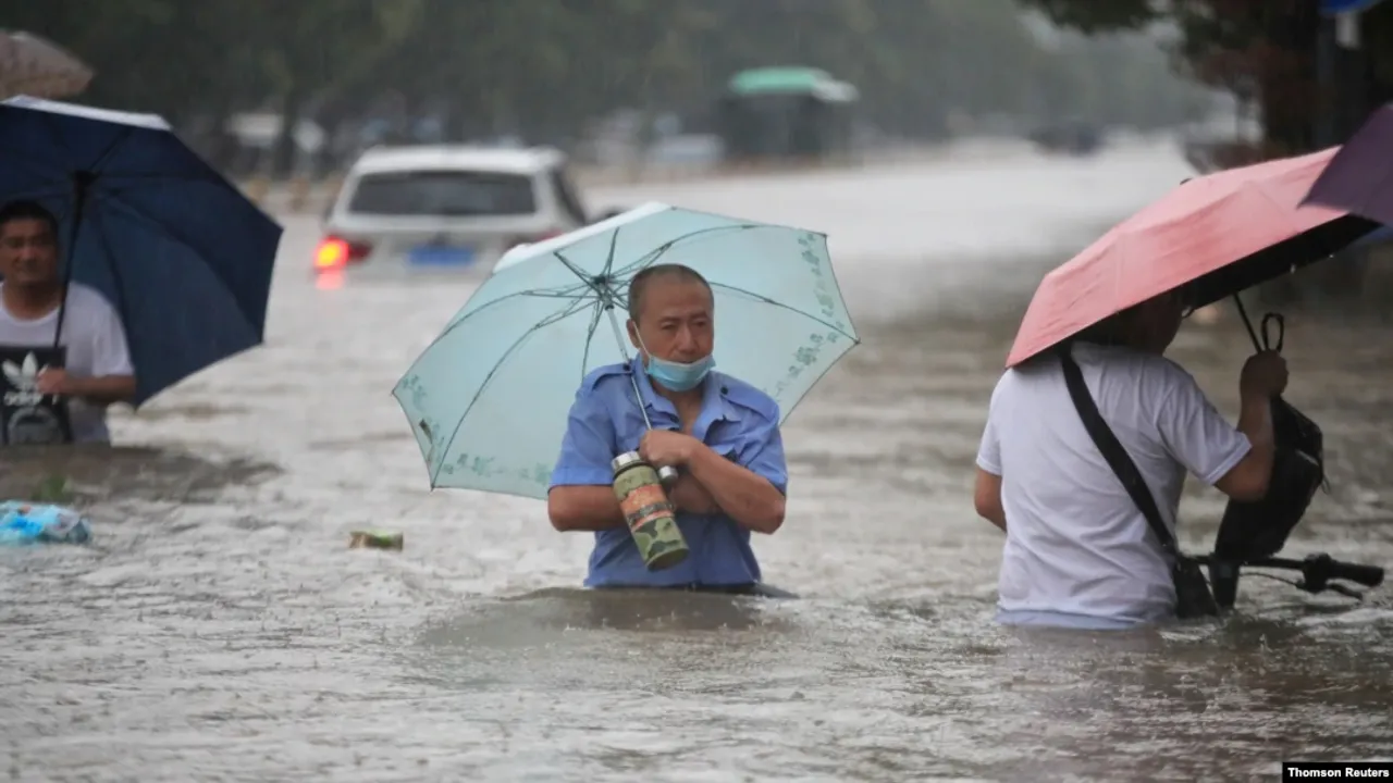 Çin'de Şiddetli Yağışlar ve Sel Nedeniyle Yüz Binlerce Kişi Tahliye Edildi