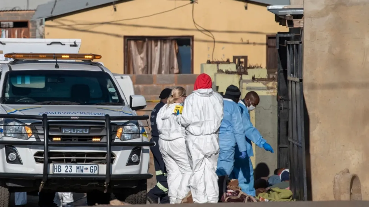 Güney Afrika'da İki Bara Silahlı Saldırıda 19 Kişi Öldü