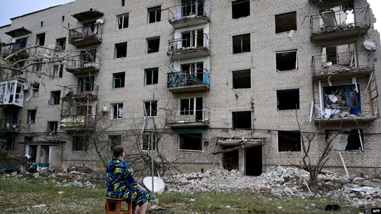 Ukrayna, Rusların Apartmana Düzenlediği Saldırıda 15 Kişinin Öldüğünü Açıkladı