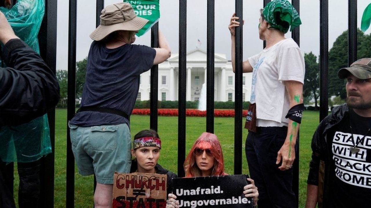 Binlerce Kişi Kürtaj Hakları için Beyaz Saray'a Yürüdü