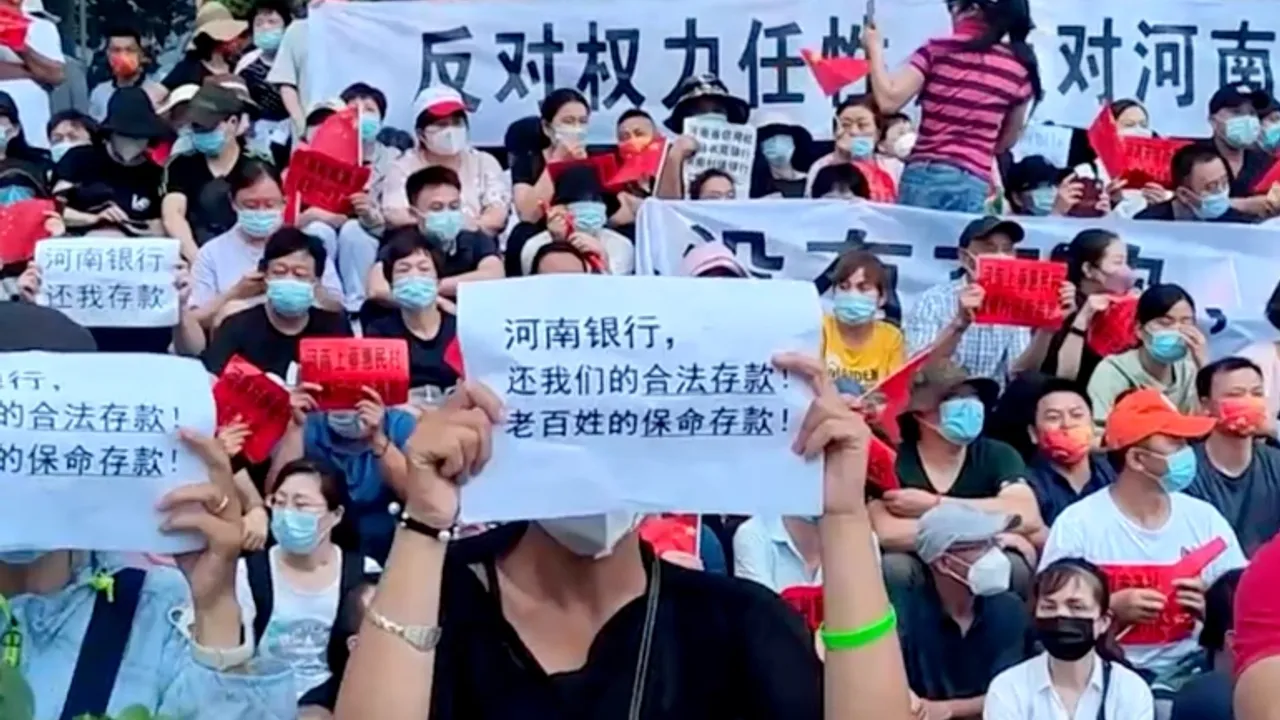 Çin Polisi Protestoların Arkasındaki Şüphelileri Tutukladı