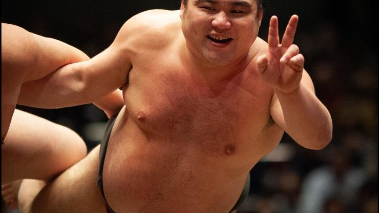2022 Dünya Oyunlarına Hazırlanmak için Japonya'ya Kaçan Ukraynalı Sumo Güreşçileri Dikkat Çekti
