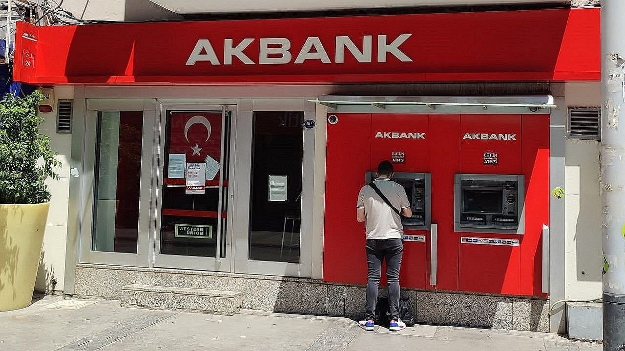 Akbank sadece emekliye değil bireysel müşterilere de 100.000 TL'ye kadar kredi vereceğini açıkladı