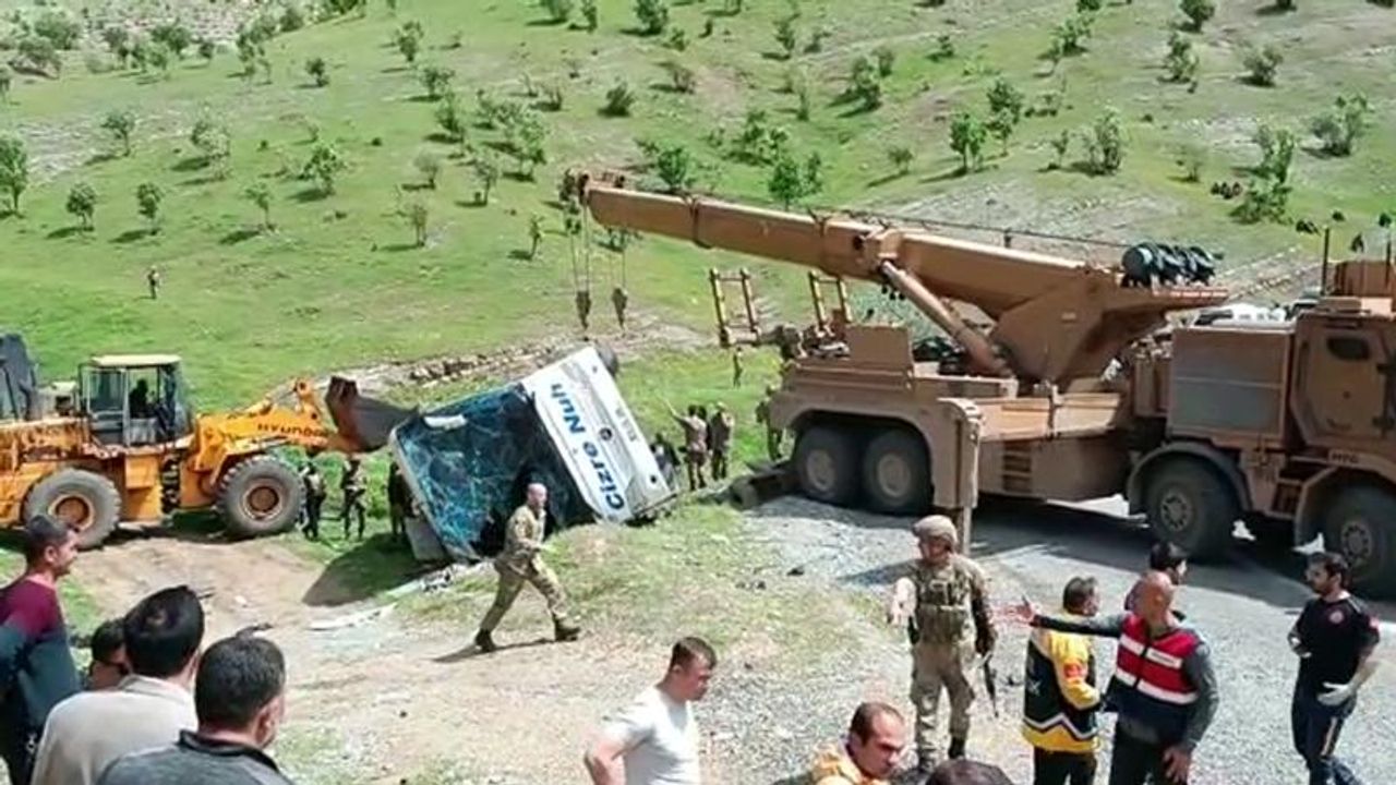 Şırnak'ta Askerleri Taşıyan Otobüs Devrildi: 2 Şehit, 4 Asker Yaralı