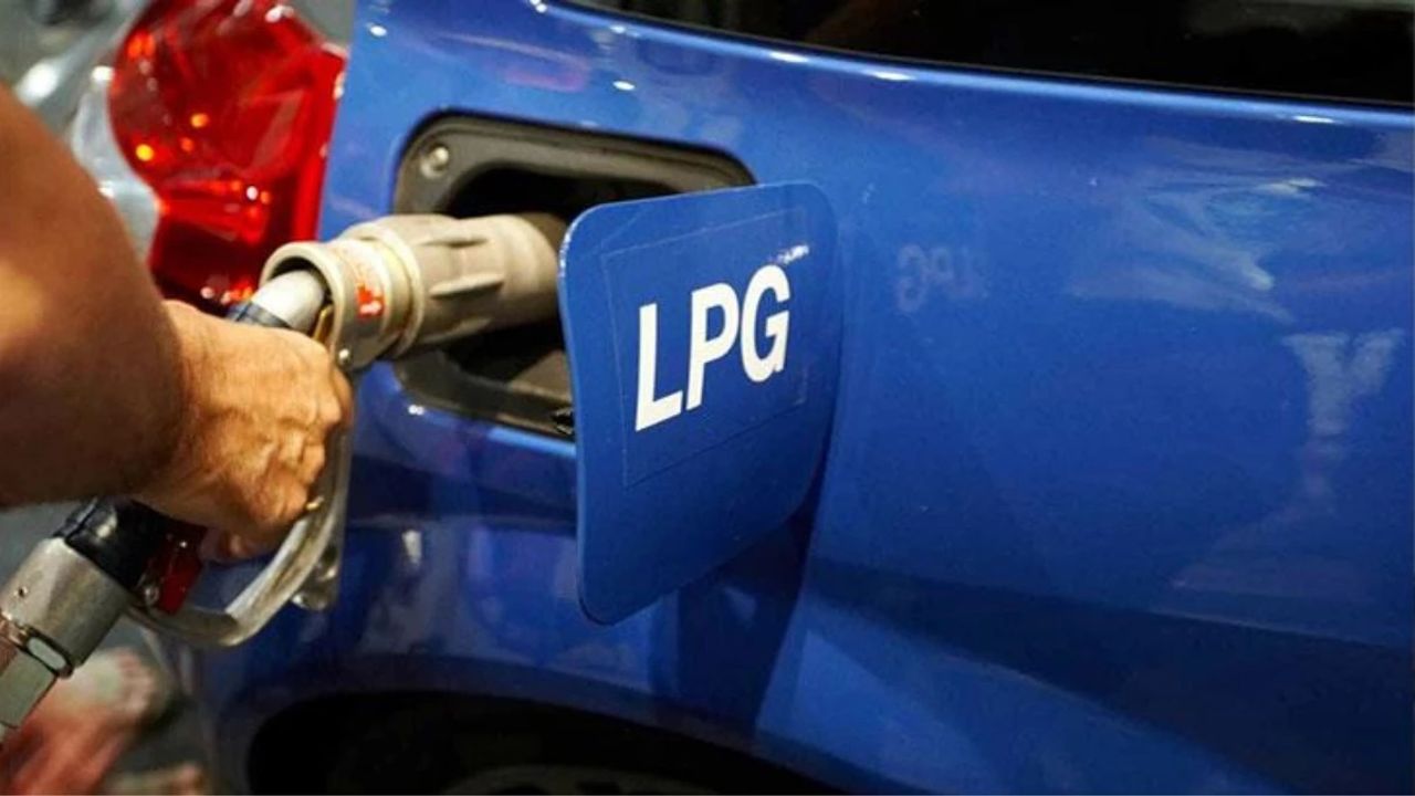 Benzin zamlarıyla baş edemeyenler, çareyi LPG’ye geçmekte buldu: Günler öncesinden randevu almak gerekiyor…