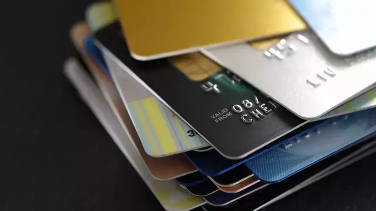 Bakan Şimşek canlı yayında son noktayı koydu: Kredi ve kredi kartı kullanımında yeni dönem başlıyor!