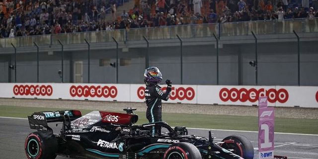 Lewis Hamilton, Katar F1 Grand Prix'sinin Açılışını Kazandı
