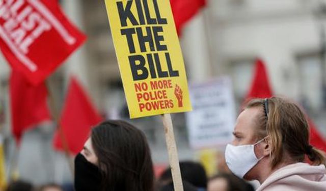 Londra’da Binlerce Kişi Protesto İçin Sokağa Döküldü