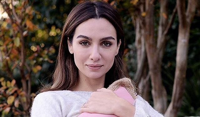 Birce Akalay Doğum Gününü Oyuncu Arkadaşlarıyla Birlikte Kutladı