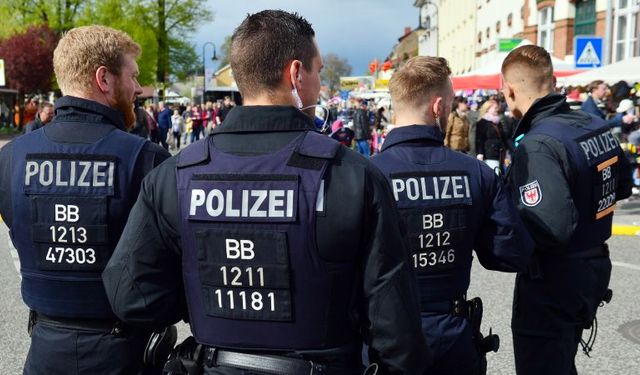 Berlin’de Çıkan İsyan Düzinelerce Polisi Yaraladı