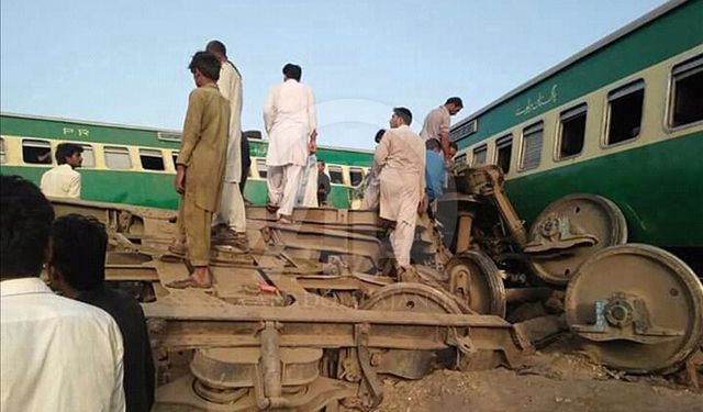 Pakistan’da Tren Kazası: Sindh Çarpışmasında Düzinelerce Kişi Öldü