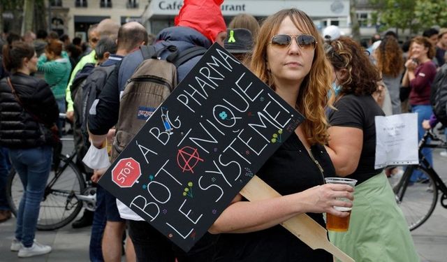 Fransa'da Aşı Zorunlu Oldu, Protestolar Başladı!