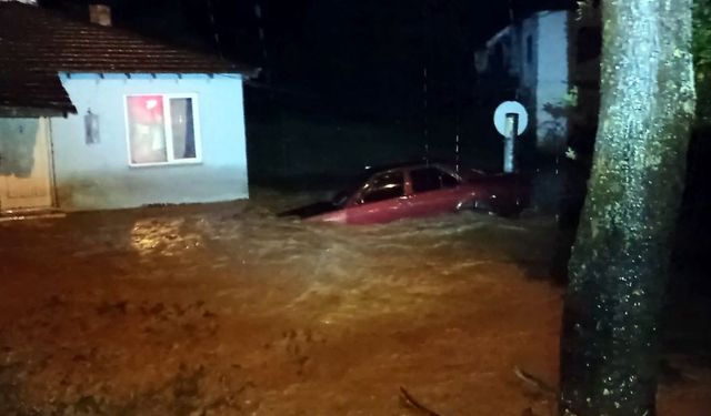 Düzce'yi Sel Vurdu! Vatandaşlar Tahliye Ediliyor