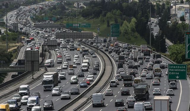 Tatilciler Dönüş Yoluna Girdi, Trafik Yoğunluğu Yaşandı!