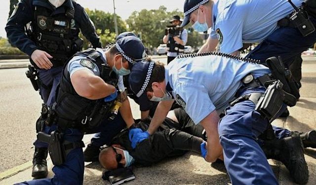 Avustralya Polisi Karantina Karşıtı Protestocularla Çatıştı