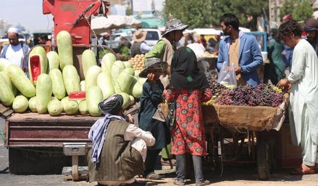 Afganistan İçin Yeni Dönem Uzun Kuyruklar ve Artan Fiyatlar ile Başlıyor