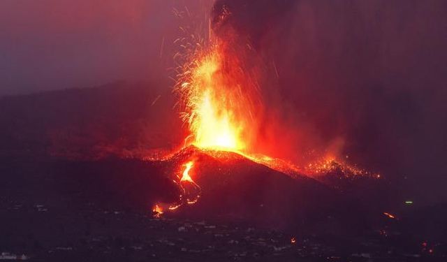 La Palma Yanardağı Patlaması 'Üç Ay Sürebilir'