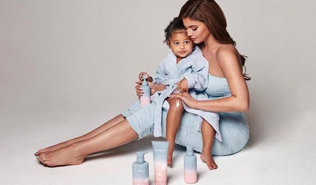 Kylie Jenner, Stormi Tarafından Test Edilen ve Onaylanan Bebek Ürün Serisini Duyurdu