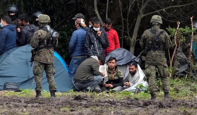 Merkel, AB Sınırındaki Göçmen Baskısını 'Kabul Edilemez' Olarak Nitelendirdi