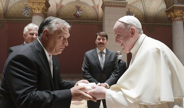 Papa Francis, Macaristan Ziyaretinde Popülist Başbakan Viktor Orban ile Görüştü