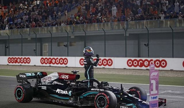 Lewis Hamilton, Katar F1 Grand Prix'sinin Açılışını Kazandı