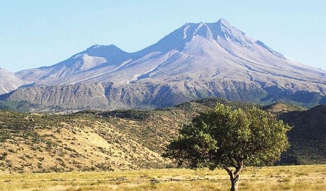 Deprem Ardından Volkanik Hasan Dağı Hareketlendi