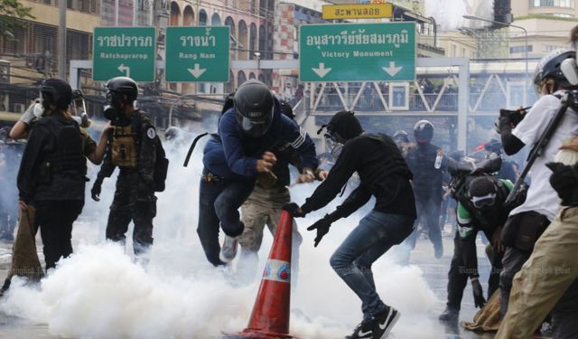 Taylandlı Protestocular Polis Nezaretinde İşkence İddialarını Anlattı