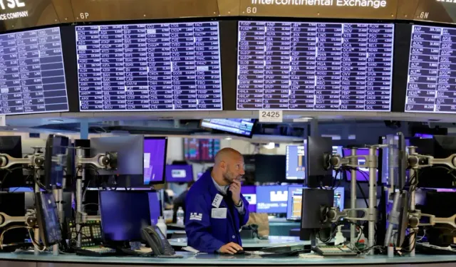 Wall Street, Yeni Varyant Korkusundan Keskin Bir Düşüşle Kapandı