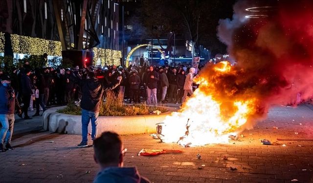 Hollanda'daki COVID Protestoları İkinci Gece Şiddetlendi