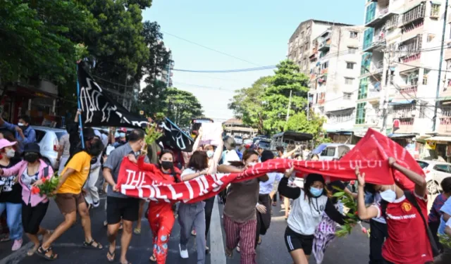 Myanmar Güvenlik Güçlerinin Darbe Karşıtı Protesto Gösterisi Sırasında Çok Sayıda Yaralı Var