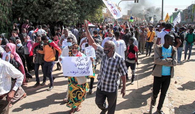 Sudan Güçleri Darbe Karşıtı Protestocuları Dağıtmak İçin Göz Yaşartıcı Gaz Kullandı