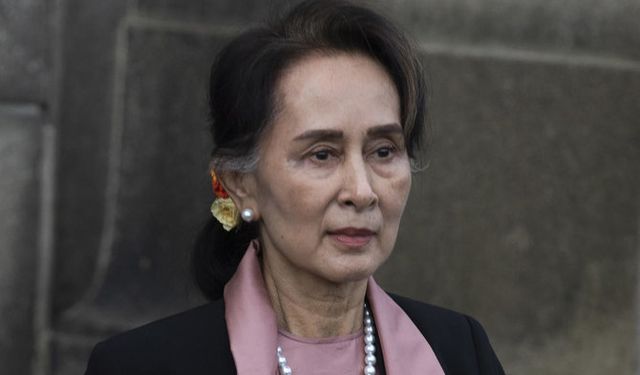 Myanmar Mahkemesi Aung San Suu Kyi Telsiz Kararını Erteledi