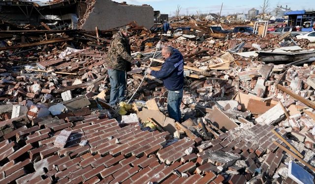 ABD'nin Orta Batısındaki Kasırgalarda En Az 100 Kişinin Öldüğü Tahmin Ediliyor