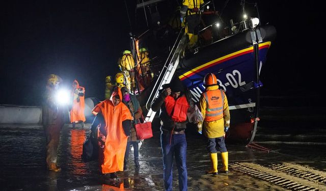 İngiltere, Göçmen Tekne Geçişlerini Durdurmakla Orduyu Görevlendirecek