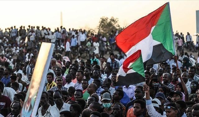 Sudan'da Askeri Yönetime Karşı Düzenlenen Protestoda En Az Bir Kişi Öldü